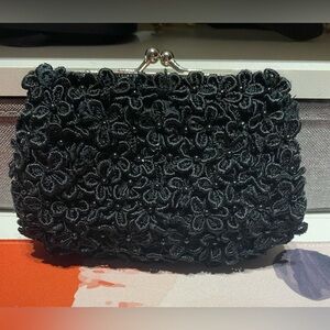 Vintage 1980s Flower Embroidered Beaded Kiss Lock Purse Clutch-Excellent Cond